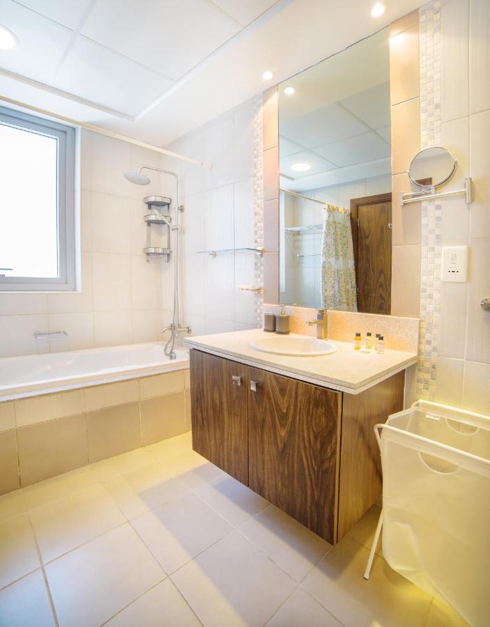 Scenic 2 Bedroom Apartment - Downtown Business Bay Dubai Buitenkant foto