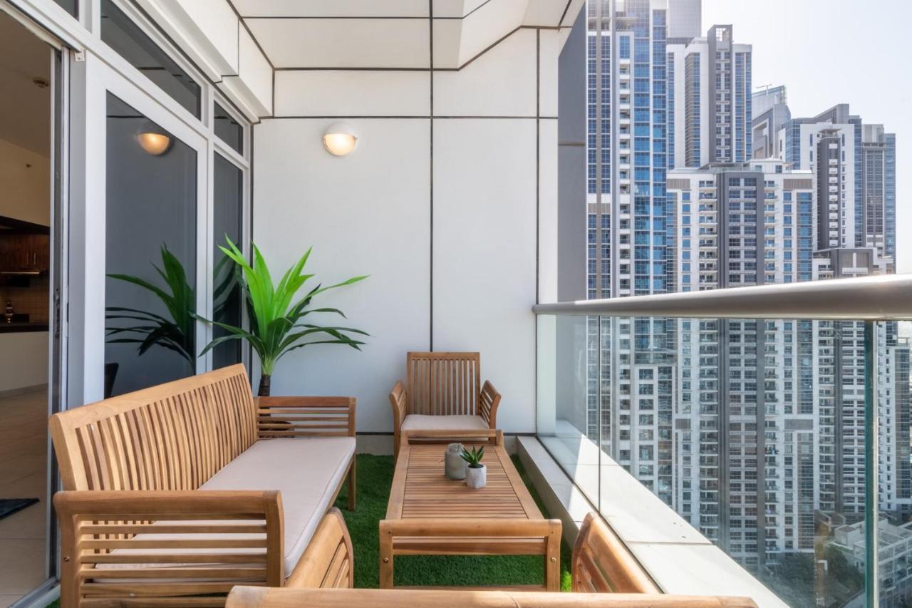 Scenic 2 Bedroom Apartment - Downtown Business Bay Dubai Buitenkant foto