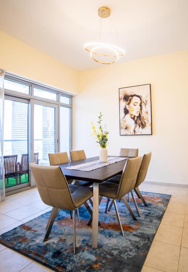 Scenic 2 Bedroom Apartment - Downtown Business Bay Dubai Buitenkant foto