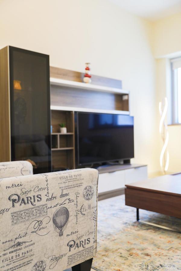 Scenic 2 Bedroom Apartment - Downtown Business Bay Dubai Buitenkant foto