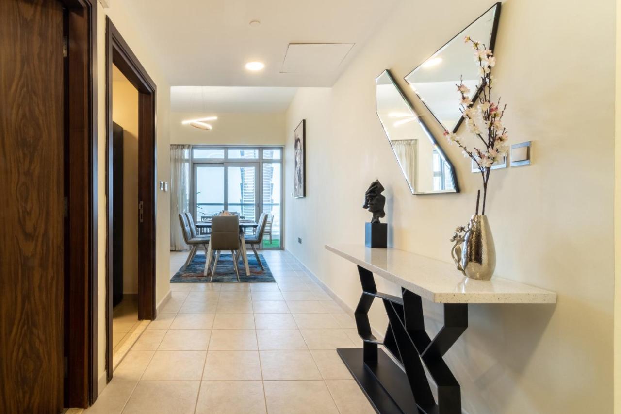 Scenic 2 Bedroom Apartment - Downtown Business Bay Dubai Buitenkant foto