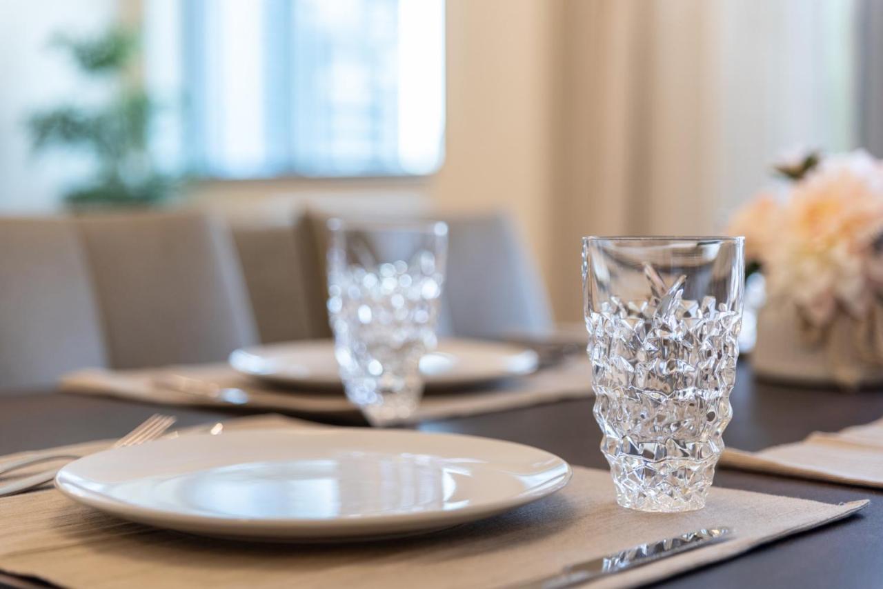 Scenic 2 Bedroom Apartment - Downtown Business Bay Dubai Buitenkant foto