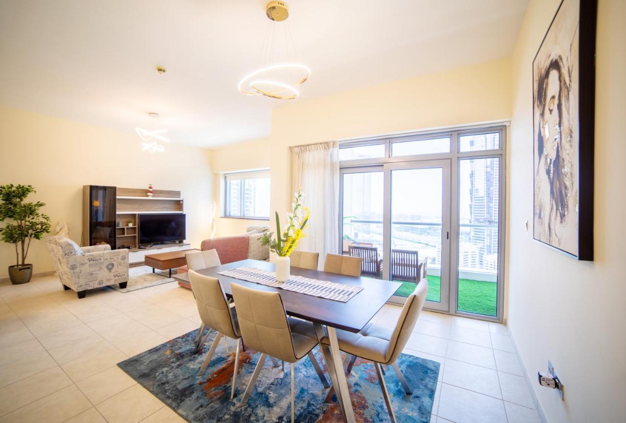 Scenic 2 Bedroom Apartment - Downtown Business Bay Dubai Buitenkant foto