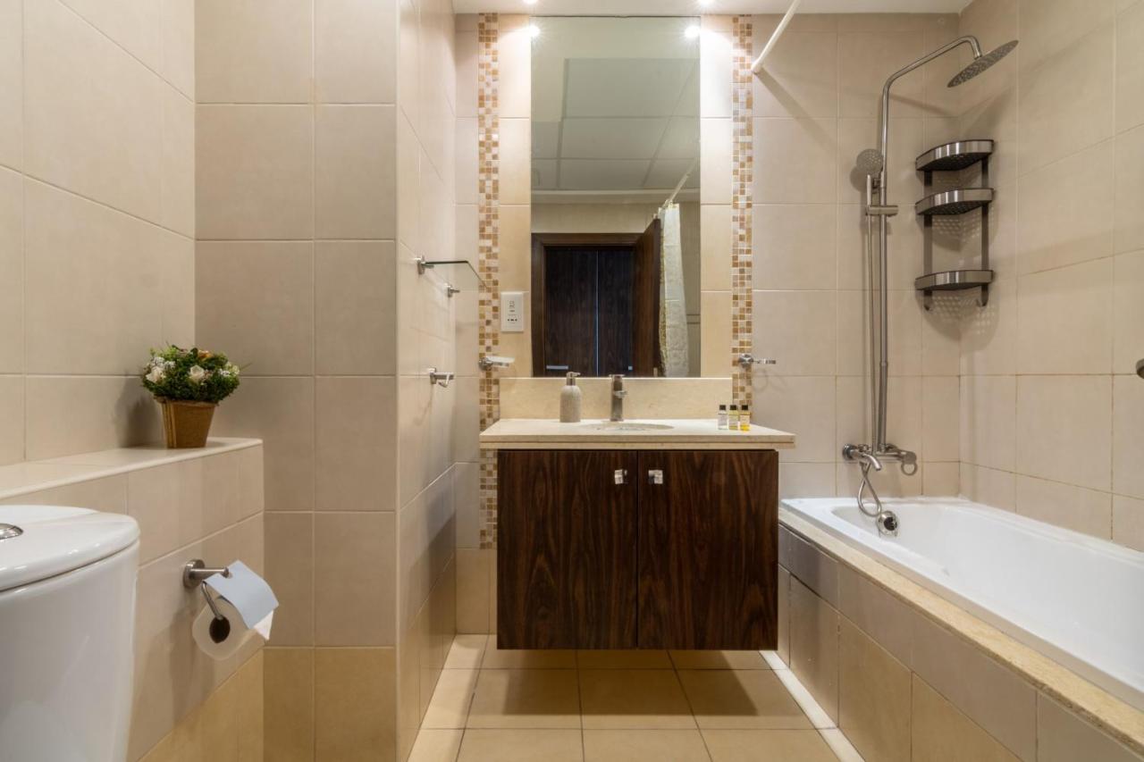 Scenic 2 Bedroom Apartment - Downtown Business Bay Dubai Buitenkant foto