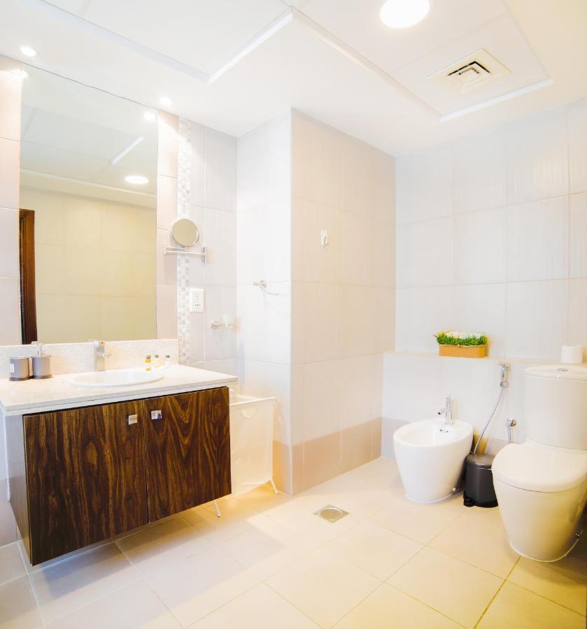 Scenic 2 Bedroom Apartment - Downtown Business Bay Dubai Buitenkant foto