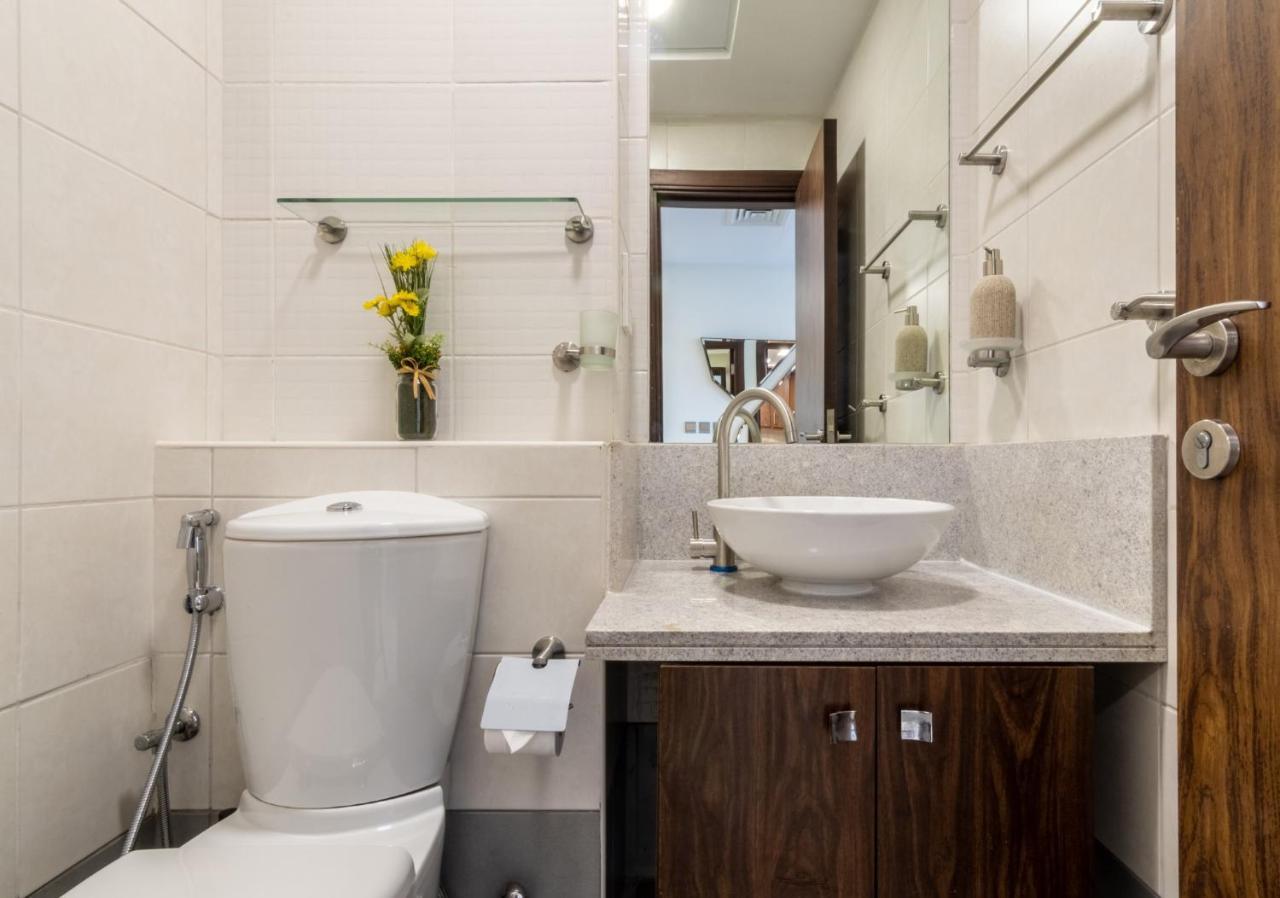 Scenic 2 Bedroom Apartment - Downtown Business Bay Dubai Buitenkant foto